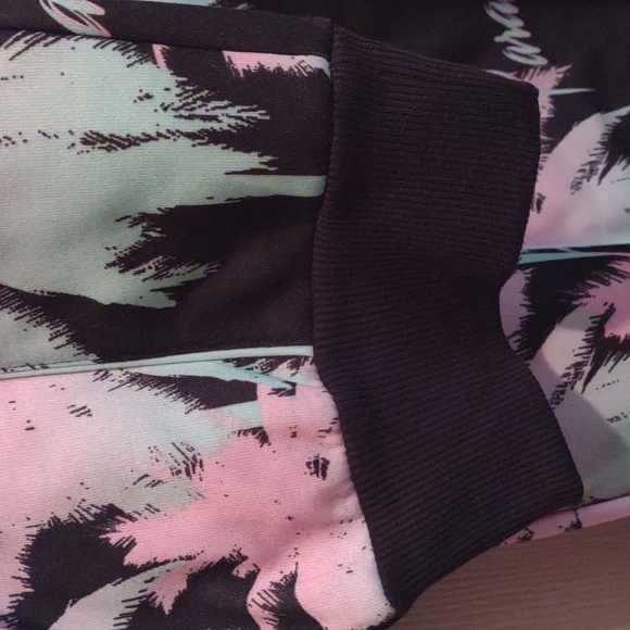 WESC Tropical print Joggers plus size - Picture 4 of 5
